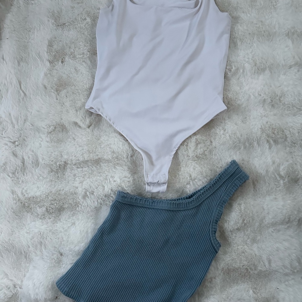 White Scoop Neck Bodysuit & Blue One-Shoulder Ribbed Top Set